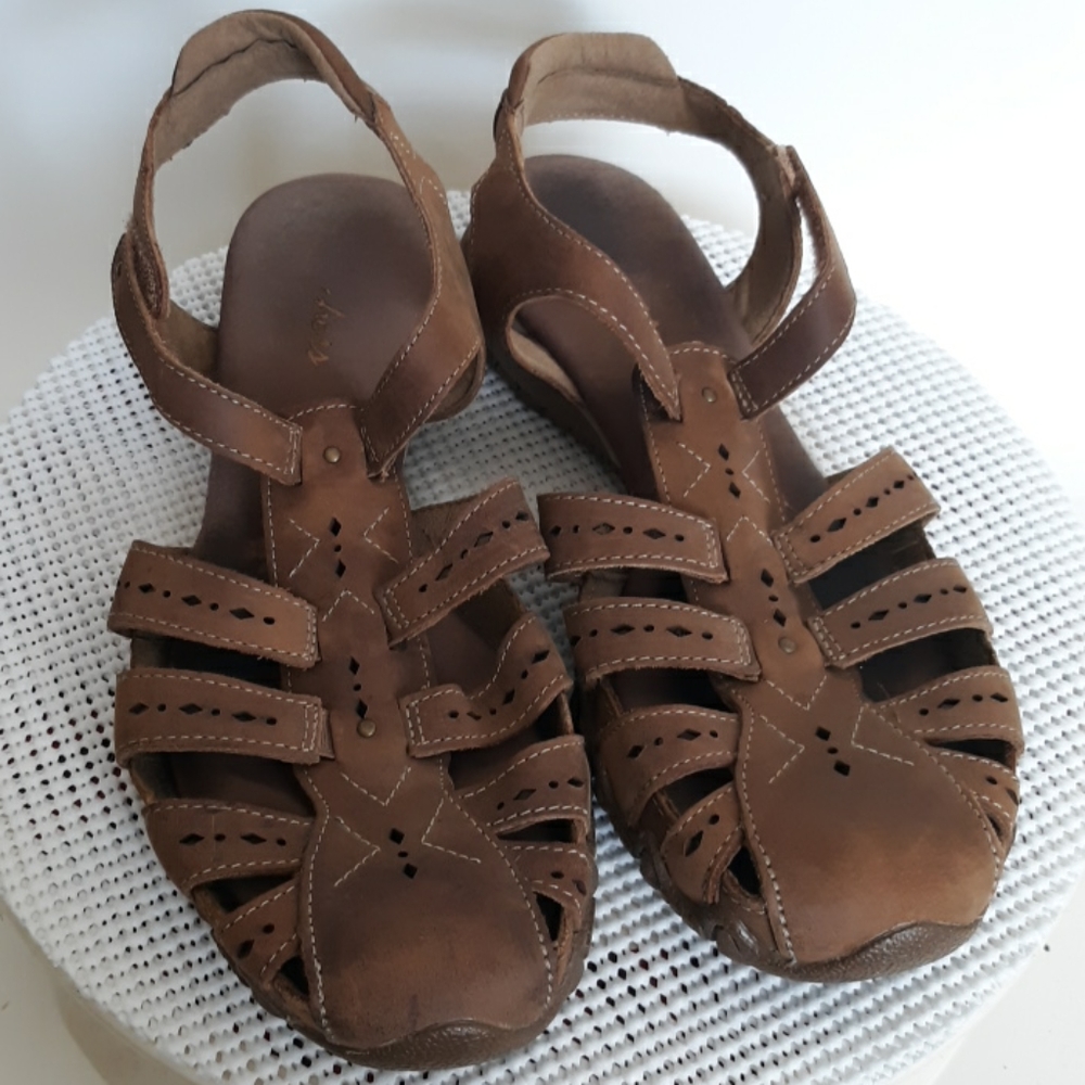 Sketchers Size 8.5 Brown Leather Sandals